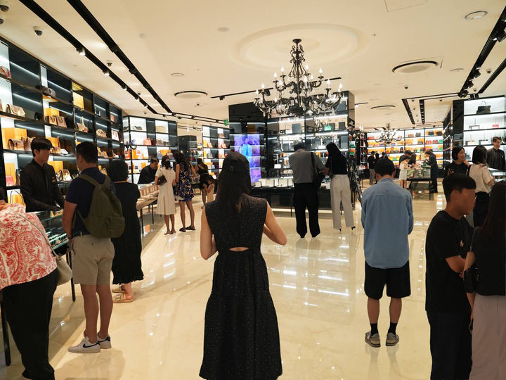 추석 명절을 앞두고 9월 캉카스백화점 매장이 고객들로 북적이고 있다. *재판매 및 DB 금지