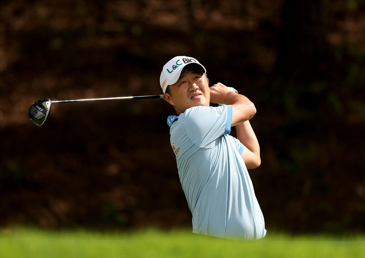 [서울=뉴시스] 박성국이 20일 경북 구미시 골프존카운티 선산(파71)에서 열린 한국프로골프(KPGA) 투어 골프존 오픈 3라운드 경기에 임하고 있다. (사진=KPGA 제공) 2025.09.20. *재판매 및 DB 금지