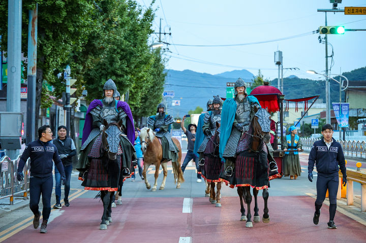[함안=뉴시스]제37회 아라가야문화제 대왕행렬.(사진=함안군 제공) 2025.09.20.photo@newsis.com *재판매 및 DB 금지