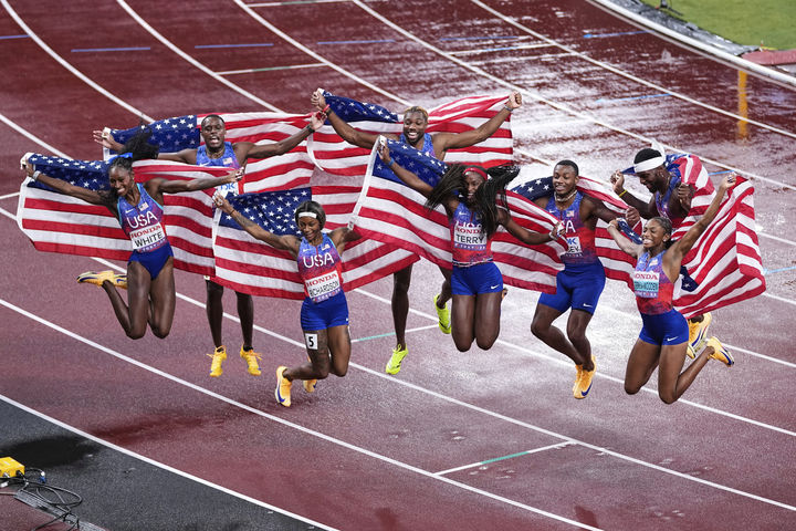 [도쿄=AP/뉴시스]제퍼슨 함께한 미국, 여자 400m 계주 金. 2025.09.21.