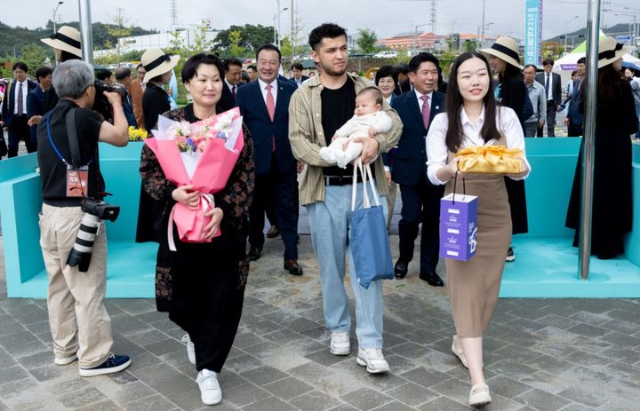 [뉴시스 앵글]'건강 한보따리' 제천한방엑스포 북적