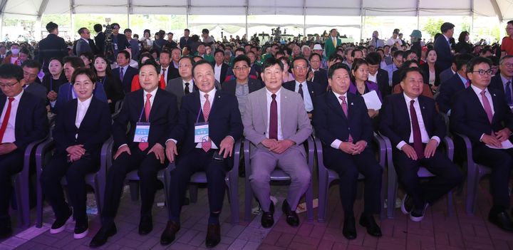 [뉴시스 앵글]'건강 한보따리' 제천한방엑스포 북적