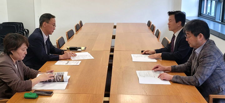 [진주=뉴시스]조규일 진주시장, ‘국립현대미술관 진주관’ 건립 총력.(사진=진주시 제공).2025.09.21.photo@newsis.com *재판매 및 DB 금지