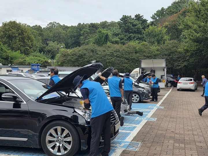 [대구=뉴시스] 대구시 수성구는 '추석맞이 자동차 무상점검 행사'를 진행했다. (사진 = 대구시 수성구 제공) 2025.09.21. photo@newsis.com *재판매 및 DB 금지