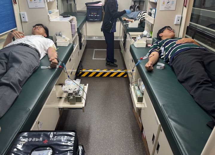 [대구=뉴시스] 대구시 수성구는 대한적십자사 대구경북혈액원과 함께 '사랑나눔 헌혈행사'를 진행했다. (사진 = 대구시 수성구 제공) 2025.09.21. photo@newsis.com *재판매 및 DB 금지