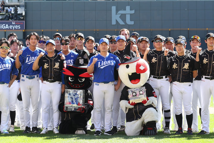 [서울=뉴시스] 오승환이 21일 수원 KT위즈파크에서 열린 KT 위즈와의 경기에서 7번째 은퇴 투어를 실시했다. (사진 = KT 위즈 제공) *재판매 및 DB 금지