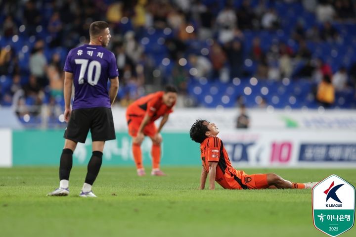 [서울=뉴시스] 프로축구 K리그1 울산 HD의 고승범(오른쪽). (사진=한국프로축구연맹 제공) *재판매 및 DB 금지