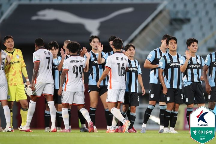 [서울=뉴시스] 프로축구 K리그2 천안시티와 화성.FC. (사진=한국프로축구연맹 제공) *재판매 및 DB 금지