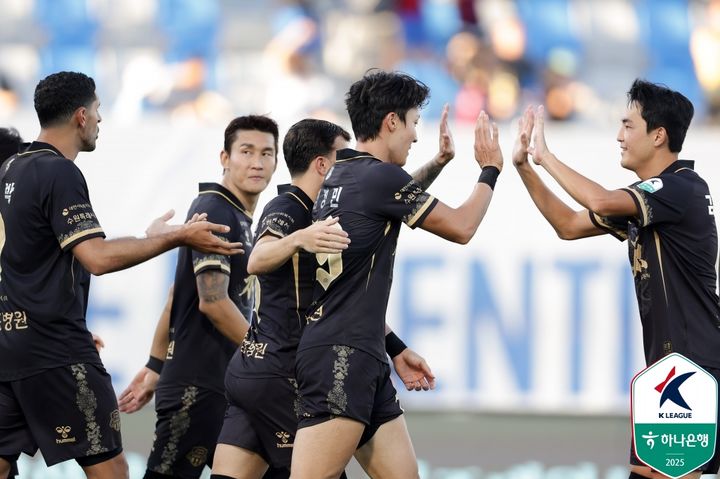 [서울=뉴시스] 프로축구 K리그1 수원FC. (사진=한국프로축구연맹 제공) *재판매 및 DB 금지