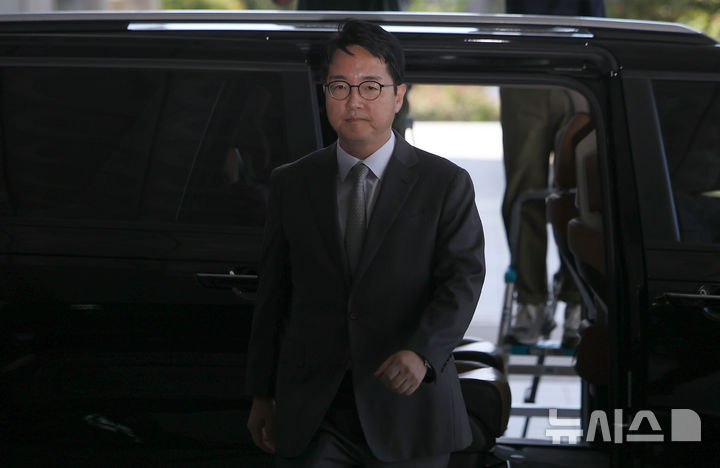 [서울=뉴시스] 김선웅 기자 = 심우정 전 검찰총장이 지난 21일 서울 서초구 서울고등검찰청에 위치한 내란 특검(특별검사 조은석)에 피고발인 신분으로 조사를 받기 위해 출석하고 있다. 2025.09.21. mangusta@newsis.com