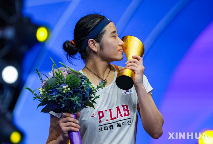 [선전=신화/뉴시스] 배드민턴 안세영, 2025 세계배드민턴연맹(BWF) 월드 투어 파이널스 우승으로 시즌 11승 달성. 사진은 지난 9월 중국 마스터스 우승 당시. 2025.09.21.