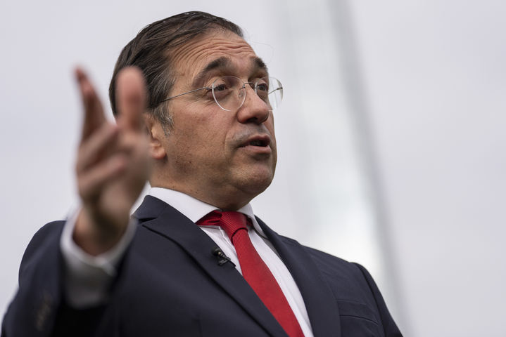 [유엔본부=AP/뉴시스]호세 마누엘 알바레스 스페인 외무장관이 22일(현지시각) 유엔 본부에서 AP 통신과 인터뷰하고 있다. 그는 "팔레스타인 국가는 결코 존재하지 않을 것"이라는 베냐민 네타냐후 이스라엘 총리의 발언을 일축하며 "이스라엘은 결국 팔레스타인과의 평화 공존을 원할 것"이라고 말했다. 2025.09.23.