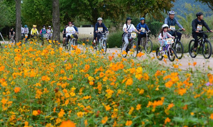[거창=뉴시스] 지난해 거창한마당대축제 자전거투어 (사진=거창군 제공) 2025. 09. 22. photo@newsis.com&nbsp; *재판매 및 DB 금지