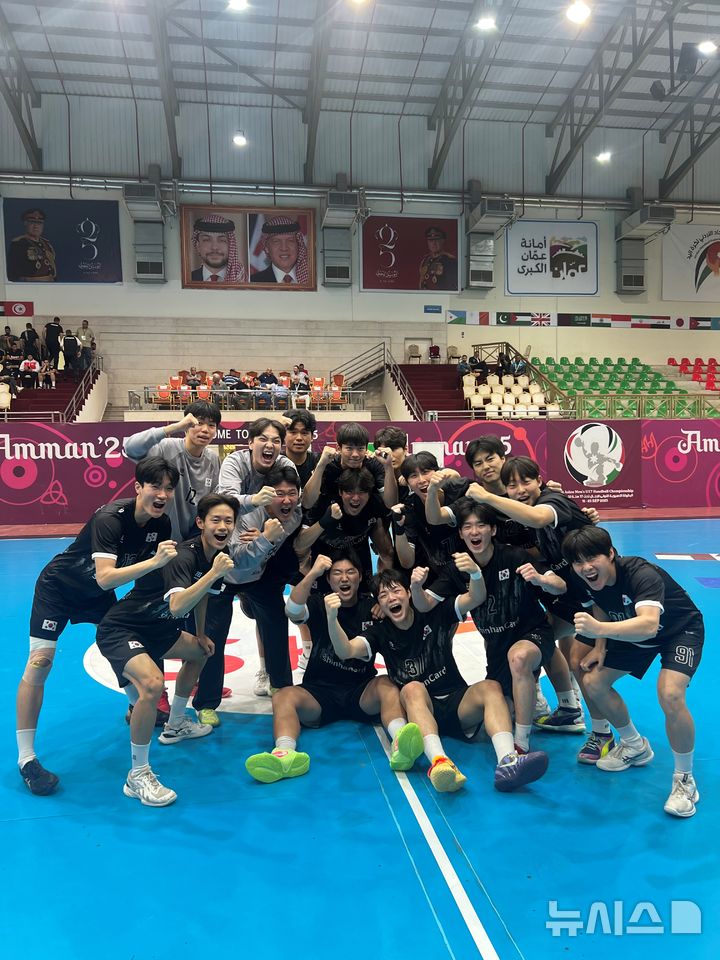[서울=뉴시스] 제1회 17세 이하(U-17) 아시아 남자 핸드볼선수권대회 준결승에 진출한 한국 U-17 남자 핸드볼 대표팀. (사진=대한핸드볼협회 제공) 