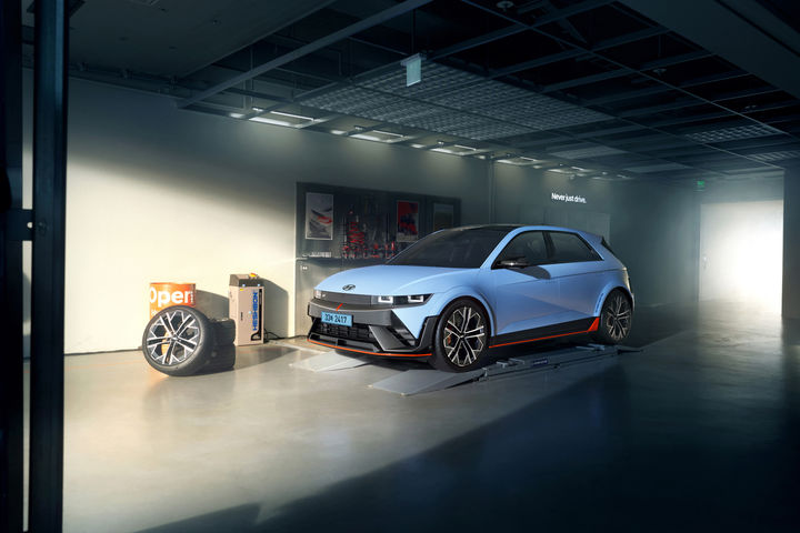 [서울=뉴시스] 현대차가 22일 출시한 고성능 전기차 '아이오닉 5 N' 신규 트림 '에센셜' 모습. (사진=현대차 제공) 2025.09.22 photo@newsis.com *재판매 및 DB 금지