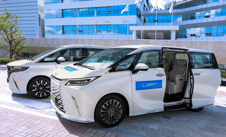 [서울=뉴시스] 2025 서울 IPC 정기총회 의전 차량으로 활용될 차량들. 왼쪽부터 '토요타 알파드'와 ‘렉서스 LM (사진=한국토요타자동차 제공) photo@newsis.com *재판매 및 DB 금지