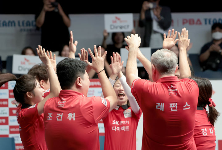 [서울=뉴시스] 웰컴저축은행 PBA 팀리그 2025~2026 3라운드 조기 우승을 확정한 SK렌터카. (사진=PBA 제공) *재판매 및 DB 금지