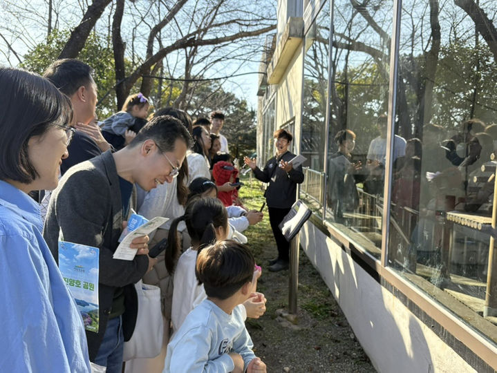 [진주=뉴시스]진주시, ‘진양호동물원 생태설명회’ 운영.(사진=진주시 제공).2025.09.22.photo@newsis.com *재판매 및 DB 금지