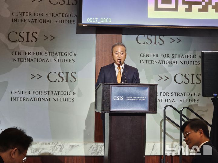 [전주=뉴시스]윤난슬 기자 = CSIS 컨퍼런스에 참여해 발언하는 양오봉 총장. (사진=전북대 제공) photo@newsis.com 