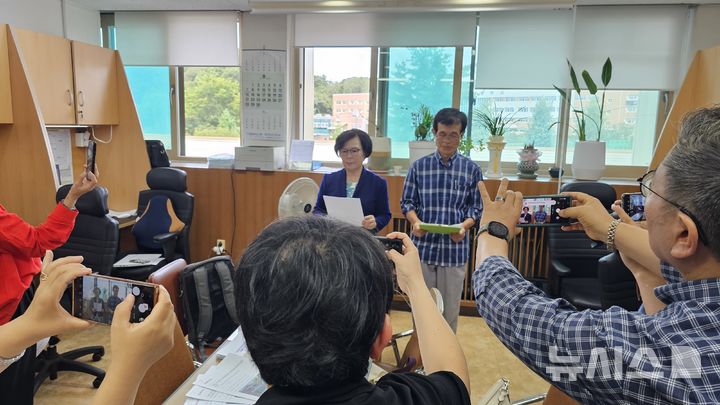 "부실·불법투성이" 옥천 산촌마을서 주민 간 '깊은 파열음'