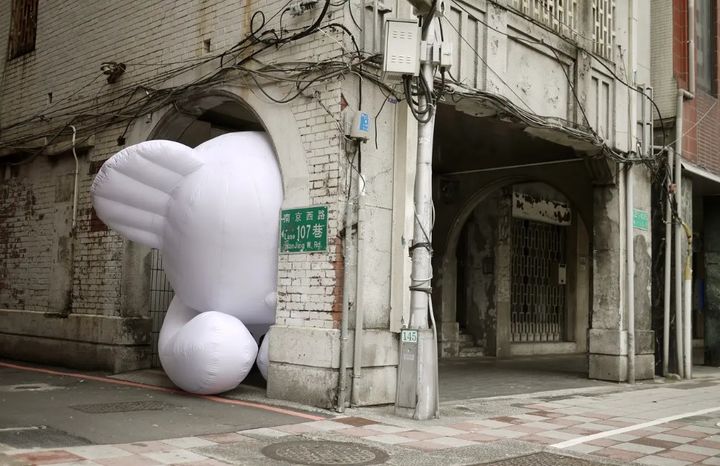 ‘롯폰기 아트 나이트'에 참여하는 임지빈 곰풍선. *재판매 및 DB 금지