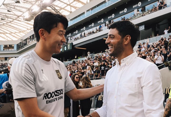 [서울=뉴시스]손흥민과 벨라의 만남. (사진=LAFC 구단 소셜미디어 캡처) 2025.09.22. photo@newsis.com *재판매 및 DB 금지