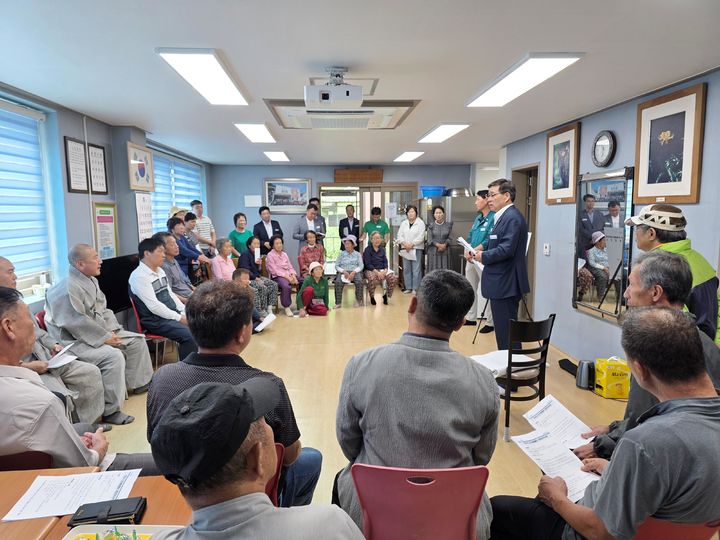 함양=뉴시스] 함양 마천면 추성지구 풍수해생활권종합정비사업 주민설명회 개최 (사진=함양군 제공) 2025. 09. 22. photo@newsis.com&nbsp; *재판매 및 DB 금지