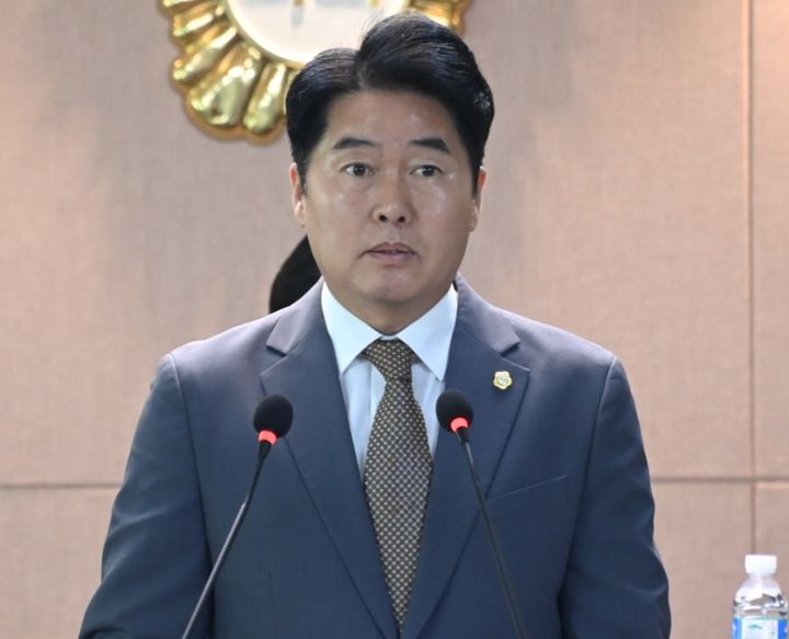 [대전=뉴시스] 조명휘 기자 = 김기흥(더불어민주당·가선거구) 대전 대덕구의원이 22일 제289회 임시회 제1차 본회의에서 5분자유발언을 하고 있다. (사진= 대덕구의회 제공) 2025.09.22. photo@newsis.com *재판매 및 DB 금지