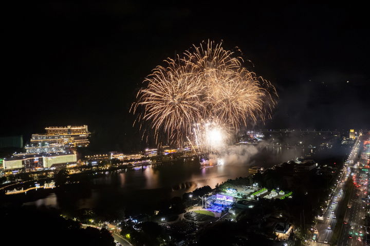 [대구=뉴시스] 지난해 수성못페스티벌 불꽃쇼 모습. (사진=수성문화재단 제공) 2025.09.22. photo@newsis.com *재판매 및 DB 금지