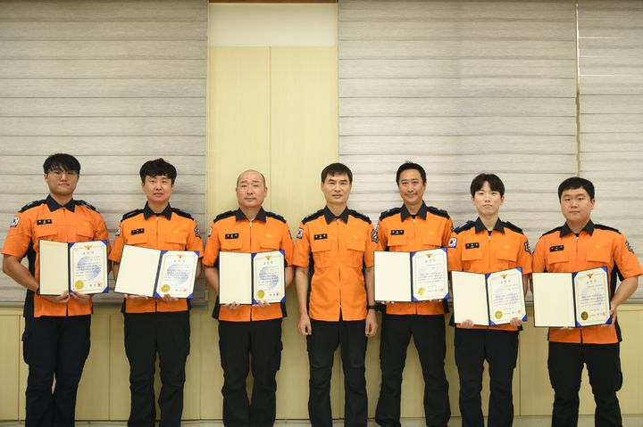 [대구=뉴시스] 대구 중부소방서는 경찰 공동대응업무 유공자에 대한 경찰서장 표창장 수여식을 개최했다. (사진=대구 중부소방서 제공) 2025.09.22. photo@newsis.com *재판매 및 DB 금지