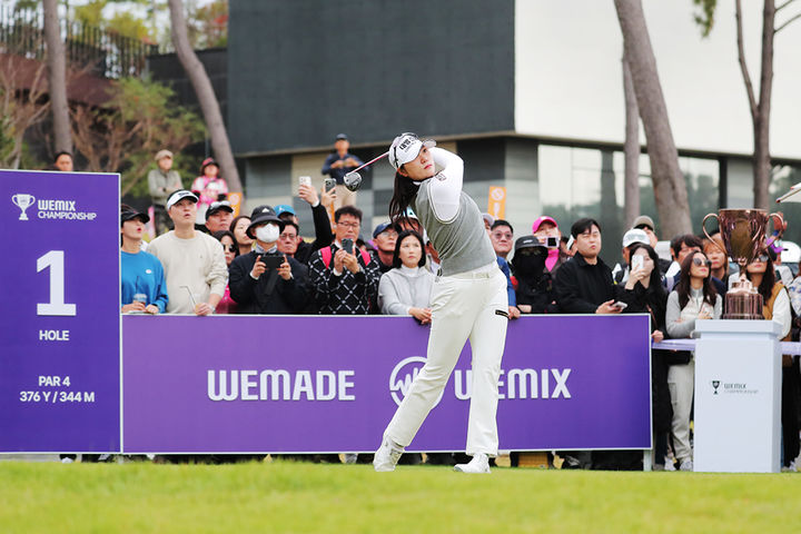 '위믹스 챔피언십 2024' 우승자 김민선7, 1번 홀 스윙 장면 (사진=위메이드 제공) *재판매 및 DB 금지
