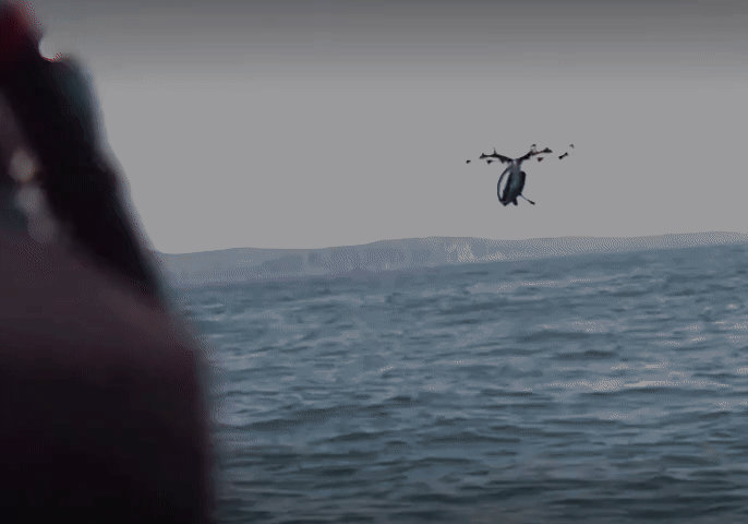 [뉴시스]한 프랑스 발명가가 본인이 만든 비행장치를 이용해 해협을 건너려다 추락했다.(영상=BBC 캡쳐).2025.09.22 *재판매 및 DB 금지