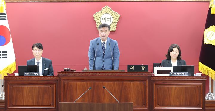 [고창=뉴시스] 22일 개회한 고창군의회 제319회 임시회 제1차 본회의, 조민규 의장이 회의를 진행하고 있다. *재판매 및 DB 금지