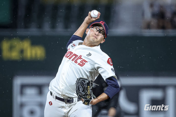 [서울=뉴시스]프로야구 롯데 자이언츠의 '안경 에이스' 박세웅이 9일 부산 사직구장에서 열린 울산 2025 신한 쏠뱅크 KBO리그 한화 이글스와의 경기에 선발 등판해 역투하고 있다. (사진=롯데 자이언츠 제공) 2025.09.22. *재판매 및 DB 금지