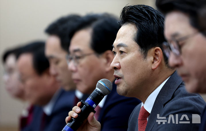 [경산=뉴시스] 이무열 기자 = 장동혁 국민의힘 대표가 22일 경북 경산시 경산산업단지관리공단에서 열린 국민의힘 중소기업 현장최고위원회의에서 발언하고 있다. 2025.09.22. lmy@newsis.com