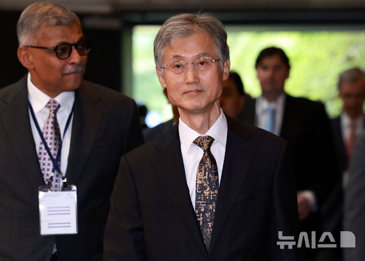 [서울=뉴시스] 이영환 기자 = 조희대 대법원장이 22일 오전 서울 중구 신라호텔에서 열린 2025 세종 국제 콘퍼런스에 참석하고 있다. 2025.09.22. 20hwan@newsis.com