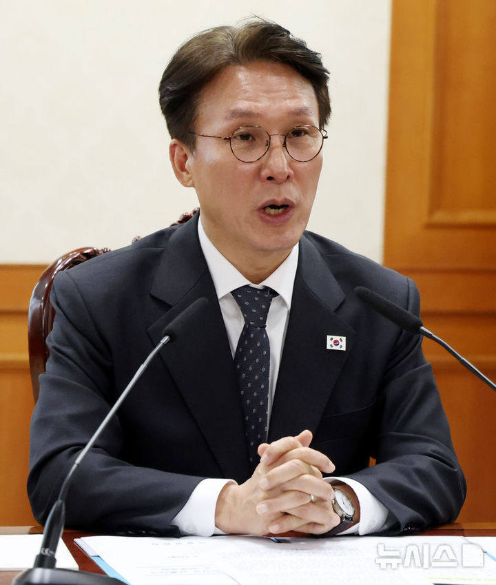 [서울=뉴시스] 추상철 기자 = 김민석 국무총리가 22일 오전 서울 종로구 정부서울청사에서 열린 통신사 및 금융사 해킹사고 관련 긴급현안점검회의를 주재하고 있다. 2025.09.22. scchoo@newsis.com