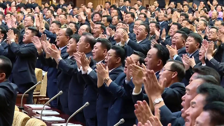 [서울=뉴시스] 김정은 북한 국무위원장이 지난 21일 최고인민회의에서 조선반도와 주변의 정세추이를 엄정히 분석하며 공화국정부의 원칙적인 대미·대한 입장을 천명했다고 조선중앙TV가 22일 보도했다. (사진=조선중앙TV 캡처) 2025.09.22. photo@newsis.com *재판매 및 DB 금지