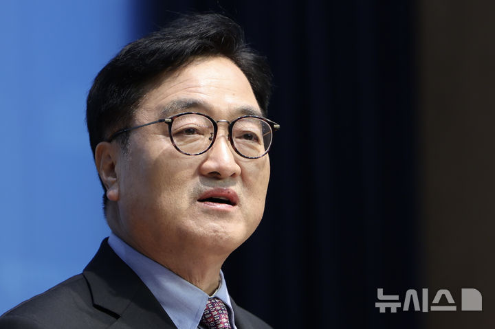 [서울=뉴시스] 김명년 기자 = 우원식 국회의장이 22일 오후 서울 여의도 국회 소통관에서 열린 기후위기와 탄소중립 대응 종합보고서 기자회견에서 발언하고 있다. 2025.09.22. kmn@newsis.com