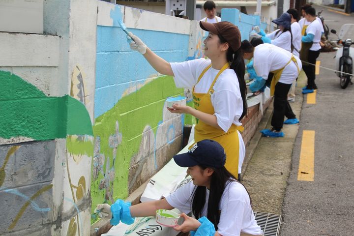 [서울=뉴시스] 오스템임플란트는 지난 18일 디자인연구소를 중심으로 자발적으로 지원한 50여 명의 오스템임플란트 임직원들이 참여했다고 23일 밝혔다. (사진=오스템임플란트 제공) 2025.09.23. photo@newsis.com *재판매 및 DB 금지