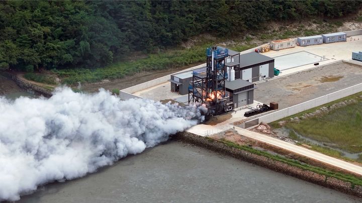 민간 우주 발사체 기업 이노스페이스는 자체 시험시설인 고흥종합시험장에서 18일 첫 상업 발사체 '한빛-나노(HANBIT-Nano)'의 1단 인증시험을 성공적으로 완료했다고 23일 밝혔다. 사진은 한빛-나노 1단 인증시험 장면. (사진=이노스페이스 제공) *재판매 및 DB 금지