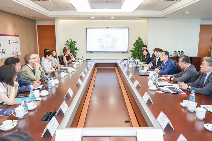 [수원=뉴시스] 업무협약. (사진=수원시 제공) 2025.09.23. photo@newsis.com *재판매 및 DB 금지