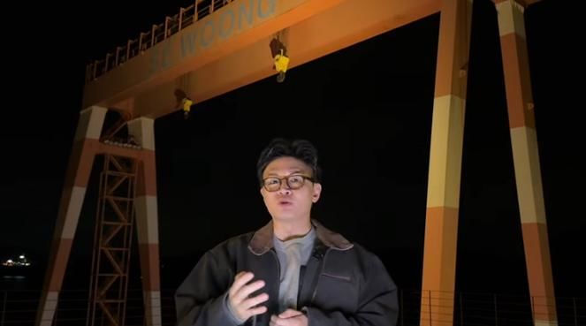 [뉴시스] 경남 거제서 라이브 방송 중인 한동훈 전 국민의힘 대표. (사진=유튜브 채널 '한동훈' 캡처) *재판매 및 DB 금지