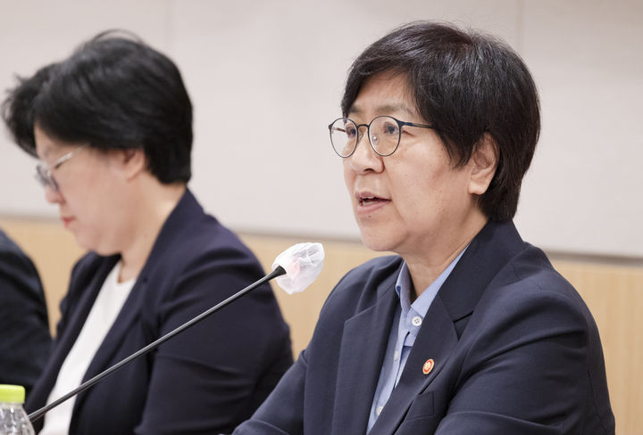 [서울=뉴시스] 정은경 보건복지부장관은 지난 22일 서울 여의도 전경련회관 컨퍼런스센터에서 출입기자단 정책간담회를 열고 이재명 정부 보건복지 분야 11개 국정과제에 대한 계획과 입장을 밝혔다. (사진=복지부 제공) 2025. 9. 23. *재판매 및 DB 금지