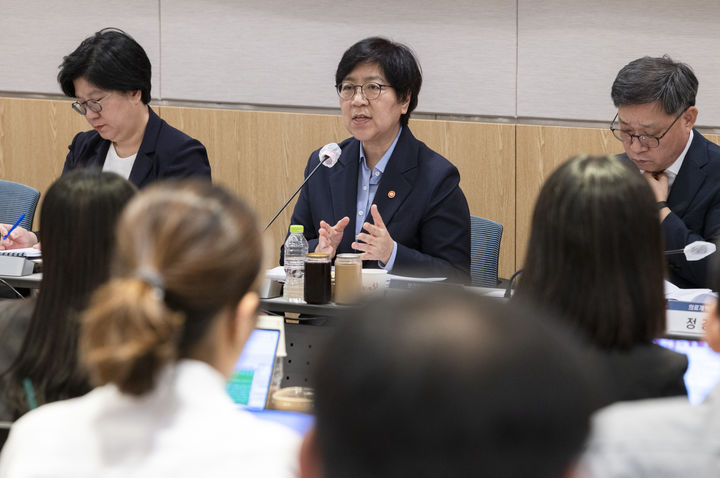 [서울=뉴시스] 정은경 보건복지부장관은 지난 22일 서울 여의도 전경련회관 컨퍼런스센터에서 출입기자단 정책간담회를 열고 이재명 정부 보건복지 분야 11개 국정과제에 대한 계획과 입장을 밝혔다. (사진=복지부 제공) 2025. 9. 23. *재판매 및 DB 금지