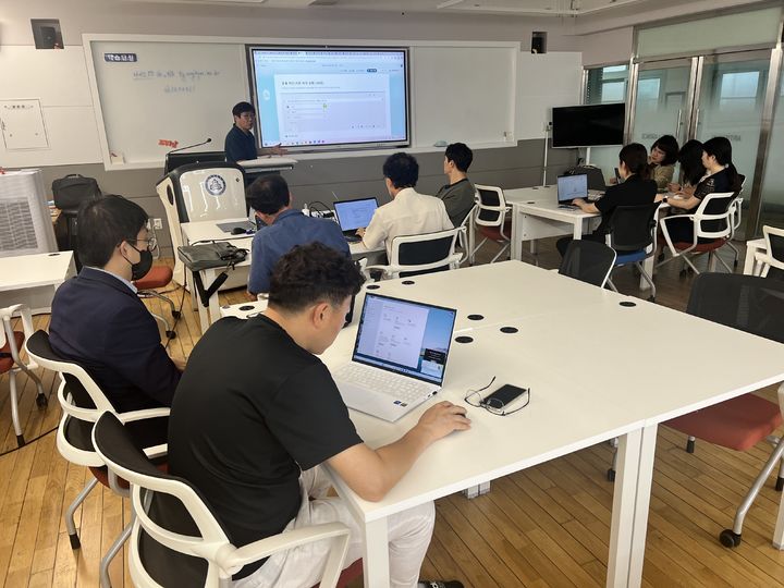  *재판매 및 DB 금지