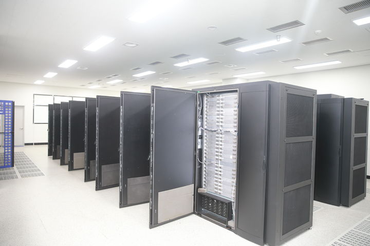 [세종=뉴시스] 농촌진흥청은 슈퍼컴퓨터 도입 2주년을 맞아 '슈퍼컴퓨팅센터 성과 및 앞으로의 계획'을 23일 밝혔다. 사진은 전북 전주시 농진청 슈퍼컴퓨팅센터 모습. (사진=농진청 제공) 2025.09.23. photo@newsis.com *재판매 및 DB 금지