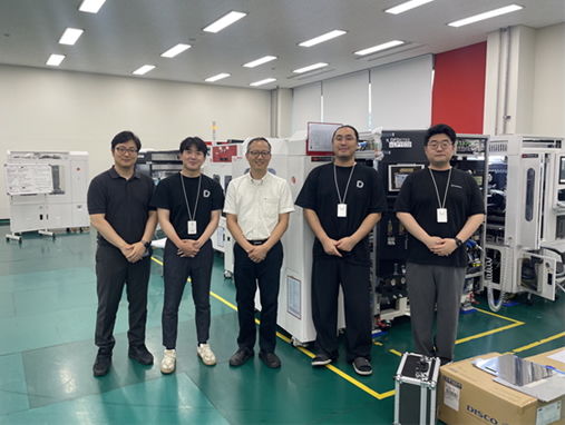 [서울=뉴시스] (왼쪽부터) 한국생산기술연구원 박지용 박사, 디에스(DS) 한기준 대표, 퍼듀대 마틴 준(Martine Jun) 교수 및 연구진이 정부 지원 과제 수행을 기념해 사진을 촬영하고 있다. (사진=한성대 제공) 2025.09.23. photo@newsis.com *재판매 및 DB 금지