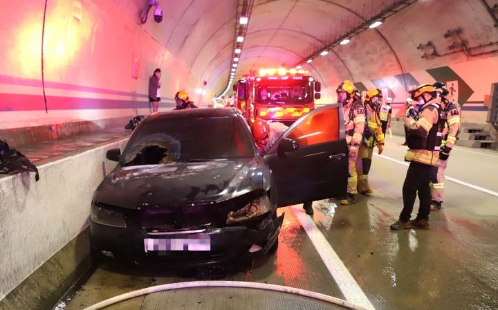 22일 발생한 평택~제천고속도로 터널 내 차량화재 사고. *재판매 및 DB 금지