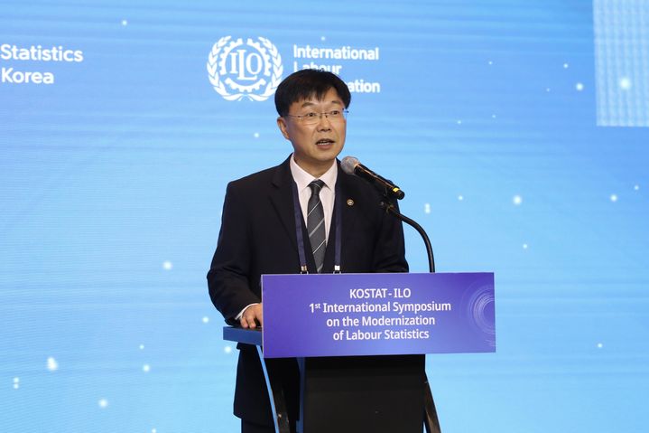 안형준 통계청장이 23일 서울 마포구 호텔 나루 서울 엠갤러리에서 열린 제1차 노동통계 현대화 국제심포지엄에서 개회사를 하고 있다.(사진 : 통계청 제공) 2025.9.23. *재판매 및 DB 금지